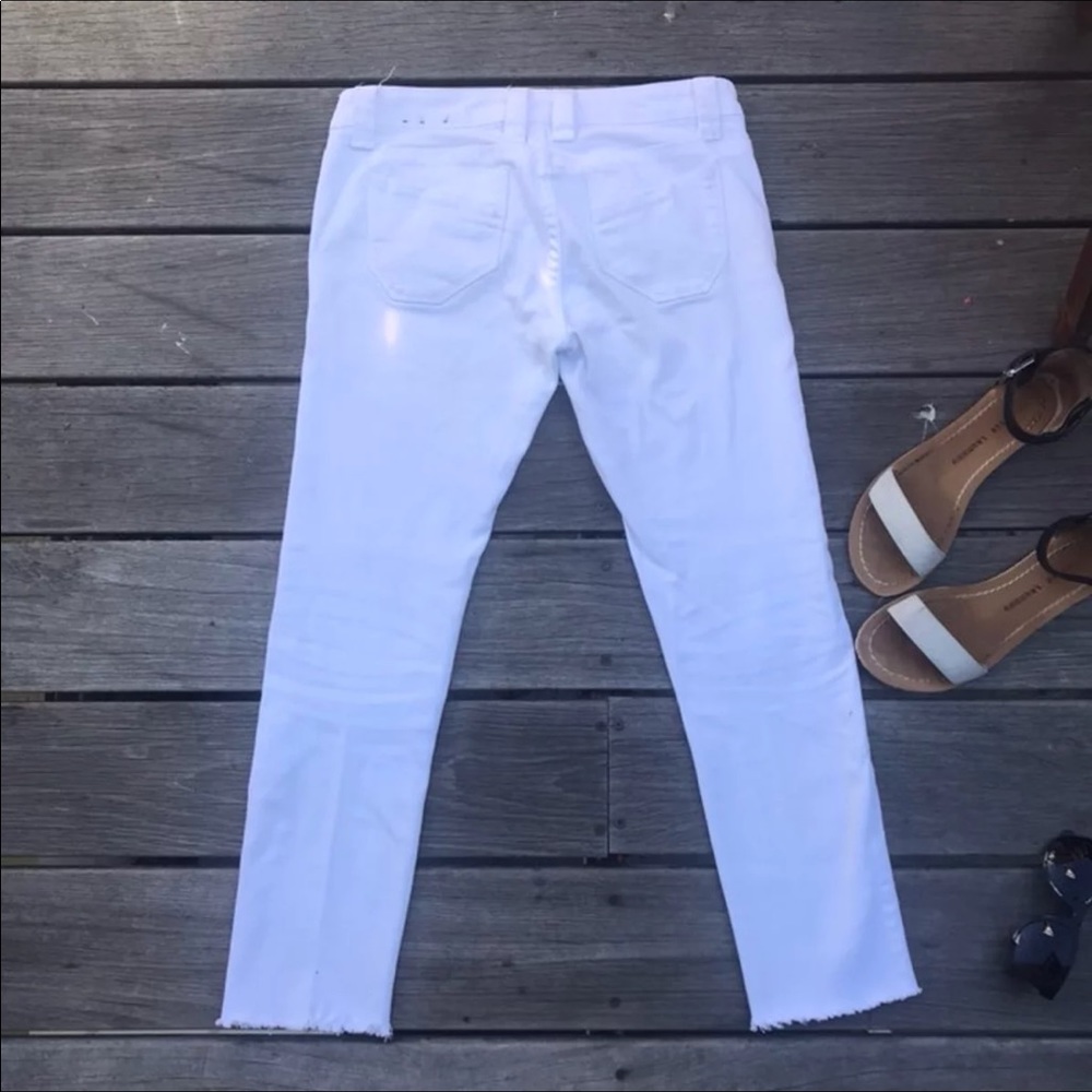 White skinny jeans frayed bottoms - Picture 2 of 5